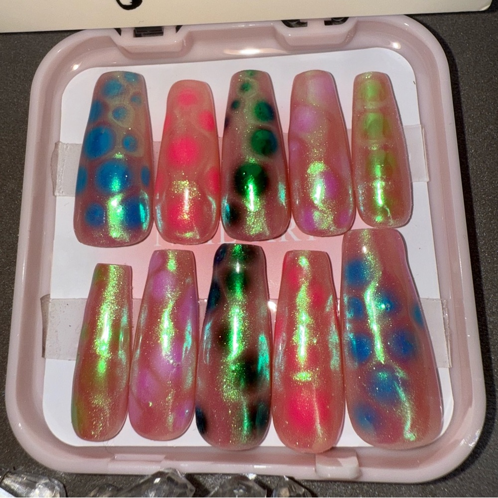 Colorful iridescent handmade press on nails !